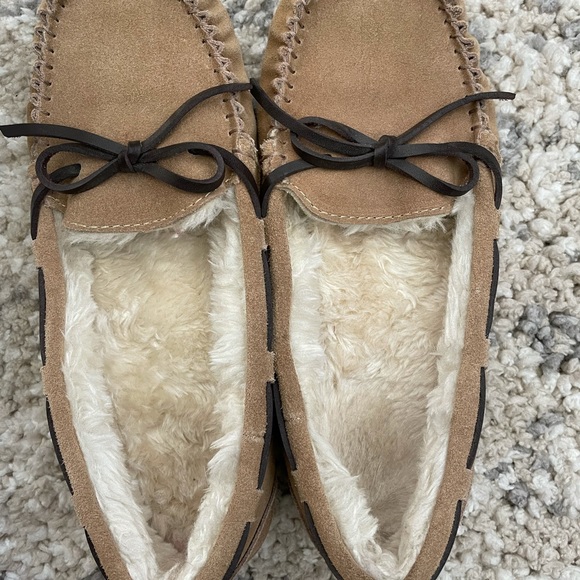 Women’s Cozy Fluffy  Moccasins - Picture 2 of 3